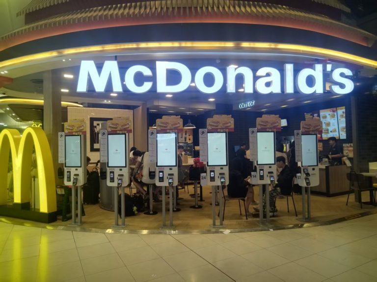 smart restaurant kiosk in a practical service environment