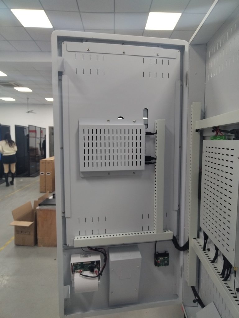 High-brightness 32-inch outdoor ordering kiosk enclosure