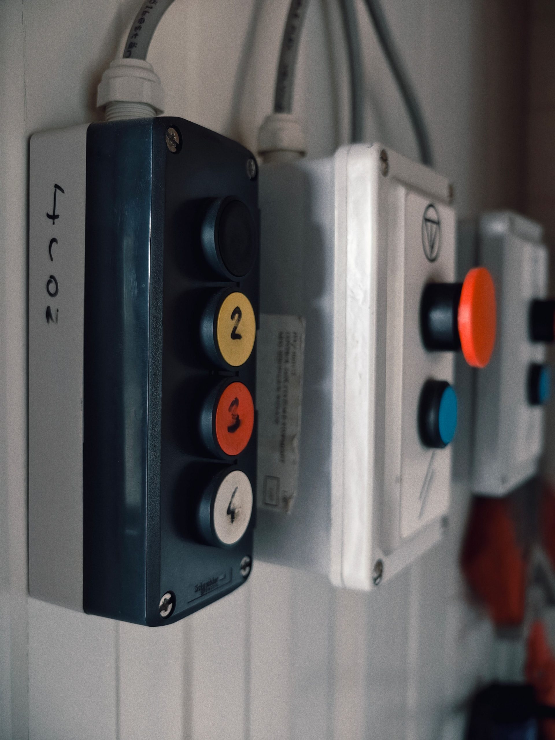 embedded industrial monitor - image 1